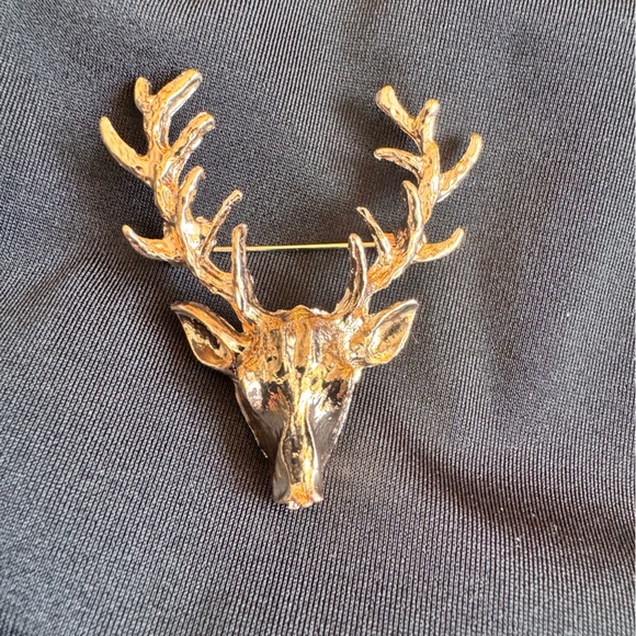 ๐ต 3/ $15 - Reindeer Golden Holiday Pin - Picture 8 of 8